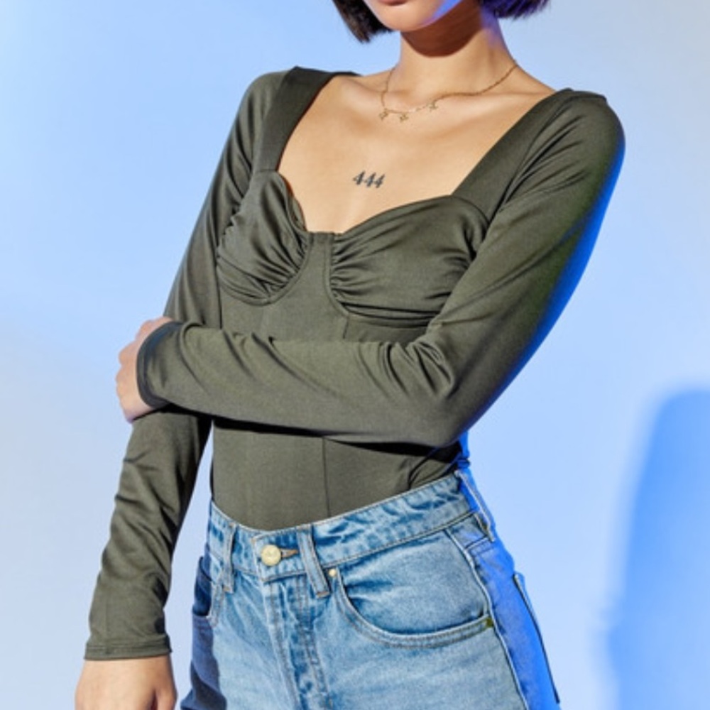 Chic Long Sleeve Bodysuit in Olive